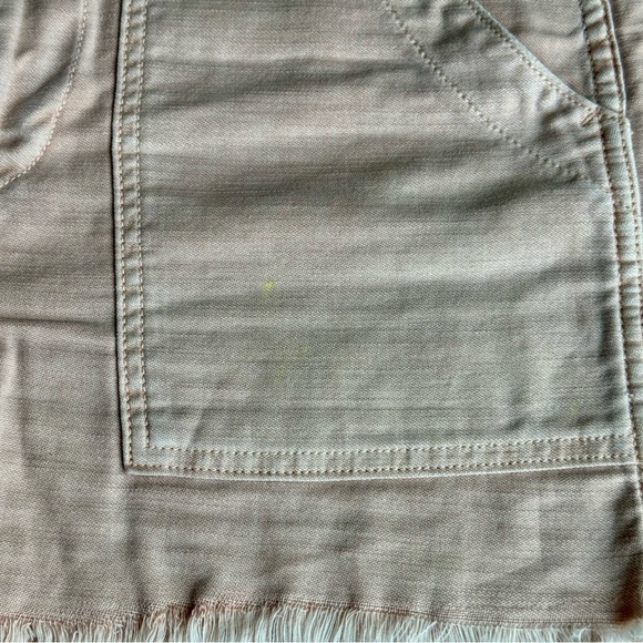 American Eagle Mid Rise Utility Pocket Shorts Light Pink Raw Frayed Hem Size 6 - Picture 9 of 13